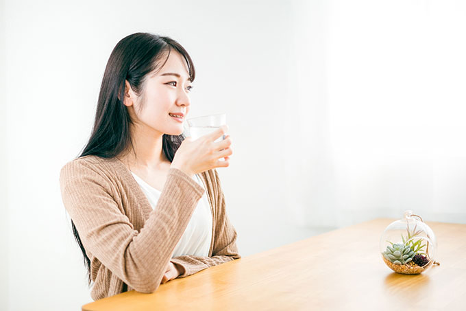 水を飲んでいるイメージ